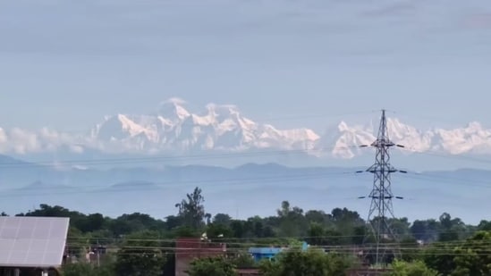 X user Satyam Raj shared a video of the Himalayas, as seen from Bihar. (X/@Satyamraj_in)