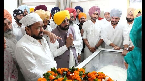 Punjab CM Bhagwant Singh Mann at the residence of singer Rajvir Jawanda in Ludhiana on Thursday. (HT Photo)