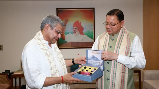 Chief Minister Pushkar Singh Dhami with Union Railway Minister Ashwini Vaishnaw in New Delhi during discussions on railway development projects in Uttarakhand.