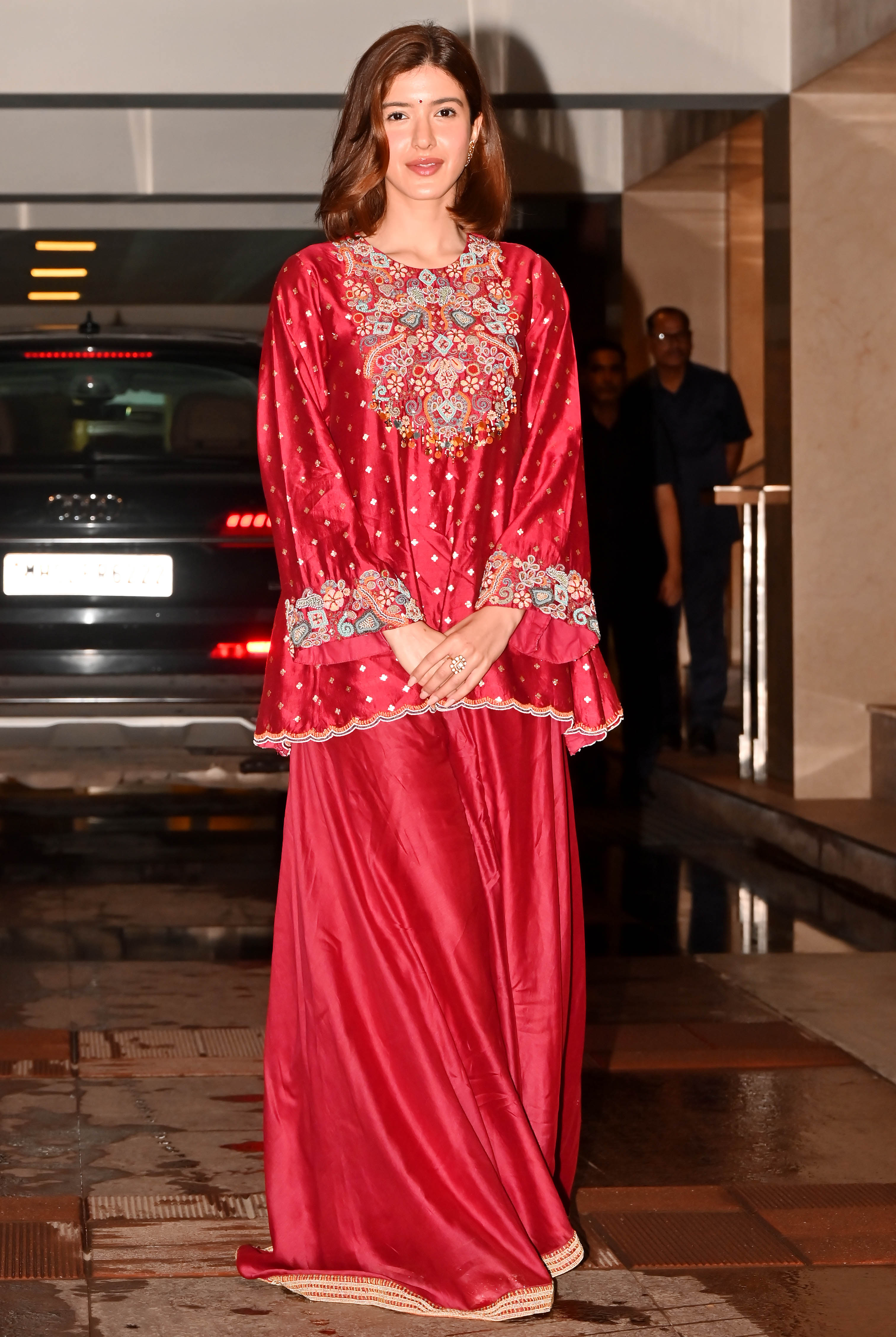 Shanaya Kapoor stuns in red Shanaya Kapoor stuns in red
