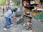MC along with traffic police conducting a joint drive to remove encroachment from the road outside DMC Hospital in Ludhiana on Friday. (HT Photo)