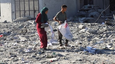 Thousands of civilians could be seen walking along a raised route on Gaza's waterfront, as displaced Palestinians sought to return home after two years of intense fighting.&nbsp; (REUTERS)