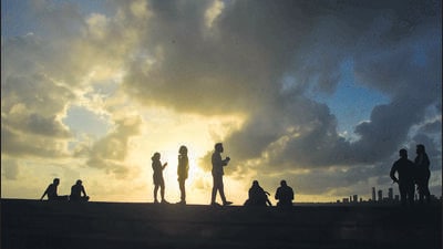 Mumbai, India – 06, Oct 2025: People walk at Marine Drive during sunset, in Mumbai, India, on Monday, Oct 06, 2025. (Photo by Bhushan Koyande/HT Photo)