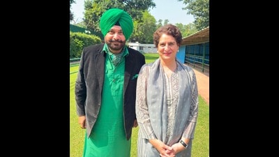 Navjot Singh Sidhu met Congress leader Priyanka Gandhi Vadra on Friday. (Sourced)