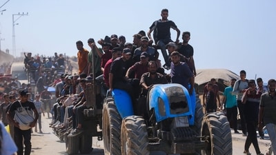 Palestinians on vehicles and on foot were seen moving towards Gaza City along Al-Rashid road on October 10 after the declaration of a ceasefire. (AFP) Palestinians on vehicles and on foot were seen moving towards Gaza City along Al-Rashid road on October 10 after the declaration of a ceasefire. (AFP)