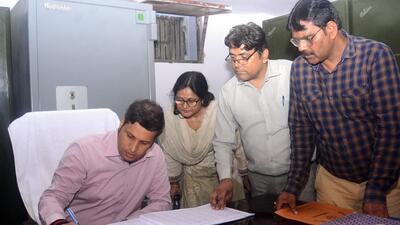 Ravindra Mandar, district magistrate, during a review, has directed that the salaries of these 35 officers of their respective departments for the month of September will not be paid. Ravindra Mandar, district magistrate, during a review, has directed that the salaries of these 35 officers of their respective departments for the month of September will not be paid.