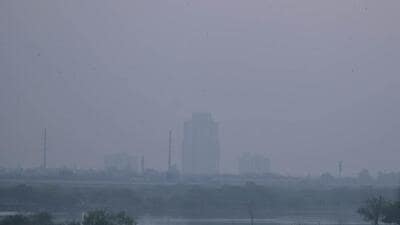 The AQI on Friday deteriorated to 170 (moderate) from 100 on Thursday. (RAJ K RAJ /HT PHOTO) The AQI on Friday deteriorated to 170 (moderate) from 100 on Thursday. (RAJ K RAJ /HT PHOTO)