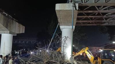 The site at Tundla where part of an under-construction railway over bridge fell on Thursday night. (HT) The site at Tundla where part of an under-construction railway over bridge fell on Thursday night. (HT)