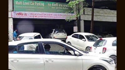 The visitors alleged that despite past complaints and warnings, the parking system remains mismanaged. (HT Photo) The visitors alleged that despite past complaints and warnings, the parking system remains mismanaged. (HT Photo)