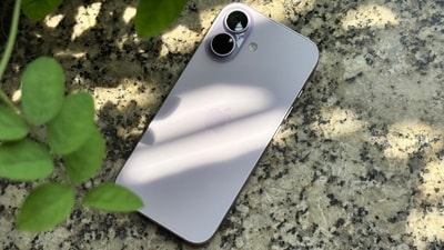 Here’s how iPhone 17’s ‘Center Stage’ camera lets you switch selfie modes without moving your phone. (HT) Here’s how iPhone 17’s ‘Center Stage’ camera lets you switch selfie modes without moving your phone. (HT)