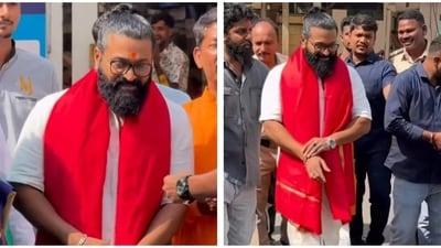 Rishab Shetty waved at fans as he was seen outside Siddhivinayak Temple. Rishab Shetty waved at fans as he was seen outside Siddhivinayak Temple.