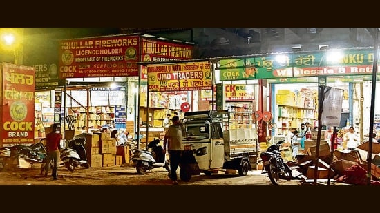 Crackers are supplied to Punjab, Haryana, Himachal Pradesh, Jammu & Kashmir, and Chandigarh from the Kurali market. (HT Photo)