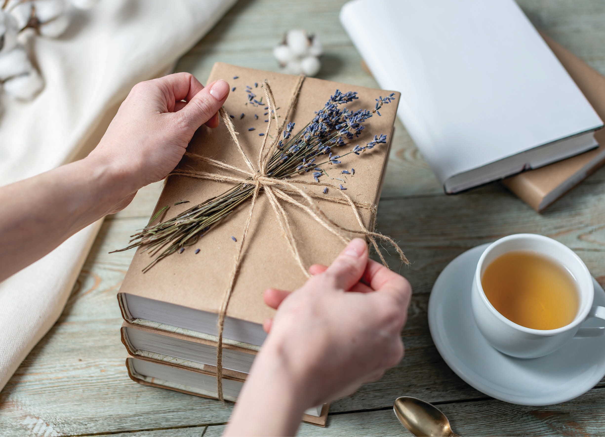 Gift your reader friends books or giftcards from their favourite bookstore. (SHUTTERSTOCK) Gift your reader friends books or giftcards from their favourite bookstore. (SHUTTERSTOCK)