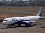 The crack was noticed by the pilot as soon as it appeared on the aircraft's windshield.