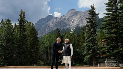 Canada's Prime Minister Mark Carney, left, welcomes Indian Prime Minister Narendra Modi to the G7 Summit in Kananaskis, Alberta, Tuesday, June 17, 2025. (AP) Canada's Prime Minister Mark Carney, left, welcomes Indian Prime Minister Narendra Modi to the G7 Summit in Kananaskis, Alberta, Tuesday, June 17, 2025. (AP)