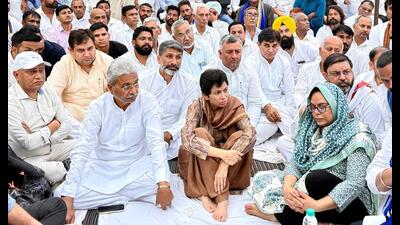Congress MP Selja Kumari at the residence of Haryana late IPS officer Y Puran Kumar in Chandigarh on Saturday. (HT Photo) Congress MP Selja Kumari at the residence of Haryana late IPS officer Y Puran Kumar in Chandigarh on Saturday. (HT Photo)
