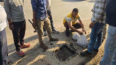 Gurugram, India-October 10, 2025: A government official team take the sample of sector-9 road near Basai flyover, in Gurugram, India, on Friday, 10 October 2025. (Photo/Hindustan Times)(Pic to go with Abhishek Bahl's story) Gurugram, India-October 10, 2025: A government official team take the sample of sector-9 road near Basai flyover, in Gurugram, India, on Friday, 10 October 2025. (Photo/Hindustan Times)(Pic to go with Abhishek Bahl's story)