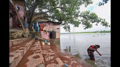 Residents said they are forced to go to Nigambodh Ghat. (HT Archive) Residents said they are forced to go to Nigambodh Ghat. (HT Archive)