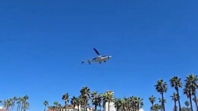 The crash was reported after 2 pm near the Cars ‘N Copters on the Coast event site, which is in front of the Hyatt oceanfront resort, as per local media. Screenshot of video. (X/@@BNONews) The crash was reported after 2 pm near the Cars ‘N Copters on the Coast event site, which is in front of the Hyatt oceanfront resort, as per local media. Screenshot of video. (X/@@BNONews)