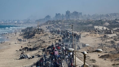 Palestinians displaced to southern Gaza by Israel’s invasion make their way north after a cease-fire. (Agency) Palestinians displaced to southern Gaza by Israel’s invasion make their way north after a cease-fire. (Agency)