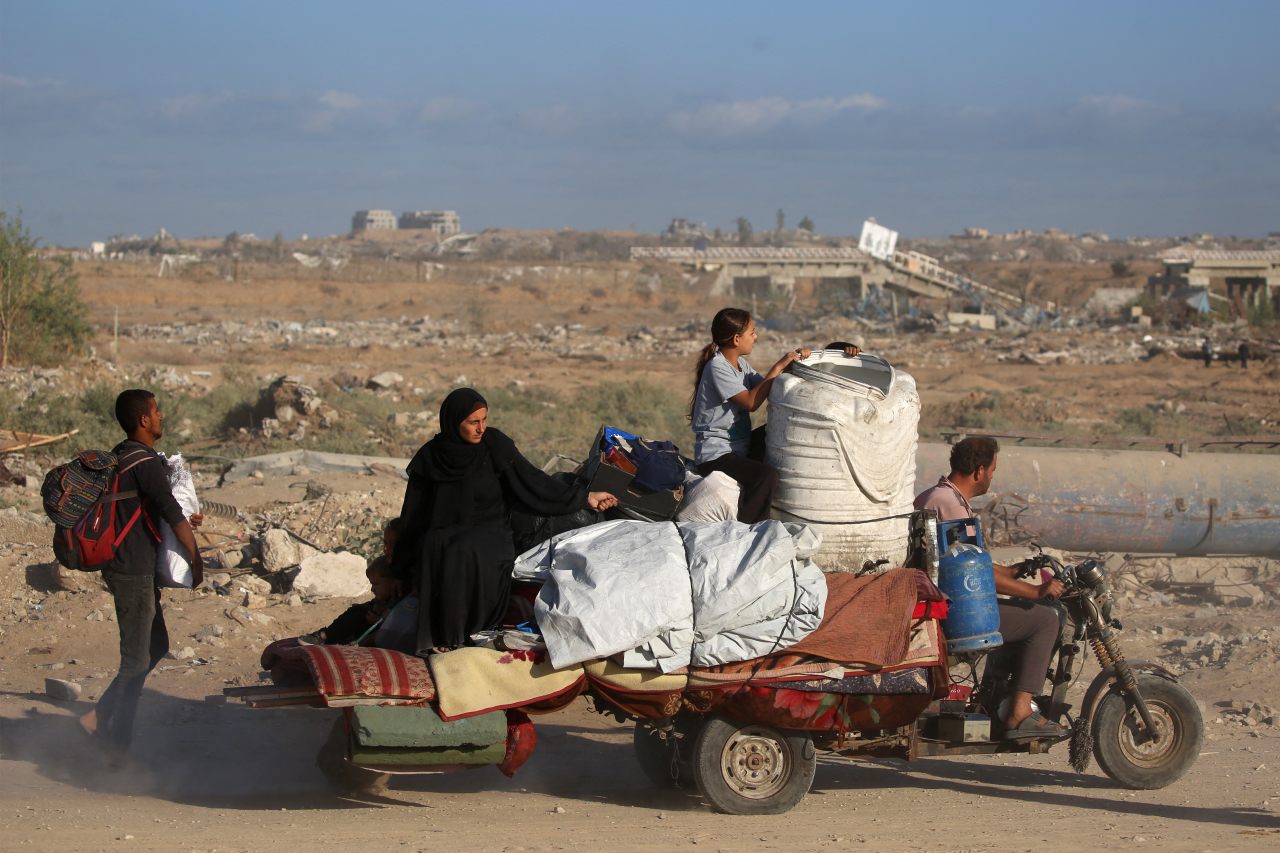 Hamas Re-Emerges in Gaza as Palestinians Return to Their Homes Hamas Re-Emerges in Gaza as Palestinians Return to Their Homes