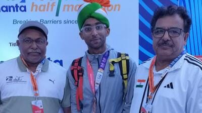 Dr. Kartik Karkera (C), an orthopaedic surgeon from Nashik, with his father and coach after coming third in the race for Elite Indian Men in the New Delhi Half Marathon on Sunday. (HT Photo) Dr. Kartik Karkera (C), an orthopaedic surgeon from Nashik, with his father and coach after coming third in the race for Elite Indian Men in the New Delhi Half Marathon on Sunday. (HT Photo)