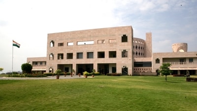 Check out the four Indian B-schools on LinkedIn's list of world's top MBA programs.