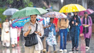 Mumbai, India - September 27, 2025: People going through the rain at Bandra in Mumbai, India, on Saturday, September 27, 2025. (Photo by Satish Bate/ Hindustan Times) (Hindustan Times) Mumbai, India - September 27, 2025: People going through the rain at Bandra in Mumbai, India, on Saturday, September 27, 2025. (Photo by Satish Bate/ Hindustan Times) (Hindustan Times)