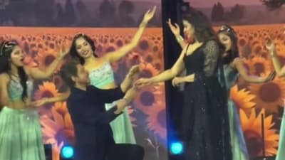 Shah Rukh Khan and Kajol at the 70th Filmfare Awards. Shah Rukh Khan and Kajol at the 70th Filmfare Awards.