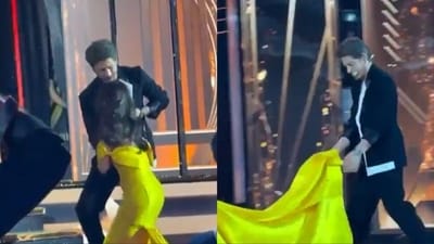 Shah Rukh Khan helped Nitanshi Goel when she tripped at the Filmfare Awards event.