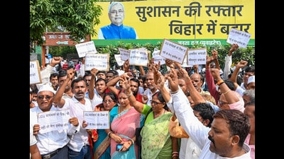 Supporters of ticket seekers raise slogans during a protest at the JD(U) office premises, ahead of the Bihar Assembly elections, in Patna, on Sunday. (PTI) Supporters of ticket seekers raise slogans during a protest at the JD(U) office premises, ahead of the Bihar Assembly elections, in Patna, on Sunday. (PTI)