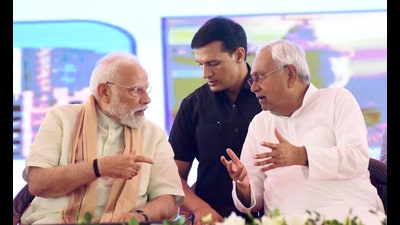 Two senior Congress leaders told HT that the party will take a calibrated approach in the run up to the polls vis-à-vis its campaign against Kumar and the BJP, and it will treat Kumar’s JD(U) and Modi-led BJP as separate entities. (HT Photo) Two senior Congress leaders told HT that the party will take a calibrated approach in the run up to the polls vis-à-vis its campaign against Kumar and the BJP, and it will treat Kumar’s JD(U) and Modi-led BJP as separate entities. (HT Photo)
