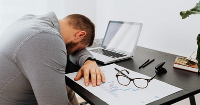 Spending long hours sitting at one's desk can have an adverse effect on the spine. (Pexels) Spending long hours sitting at one's desk can have an adverse effect on the spine. (Pexels)