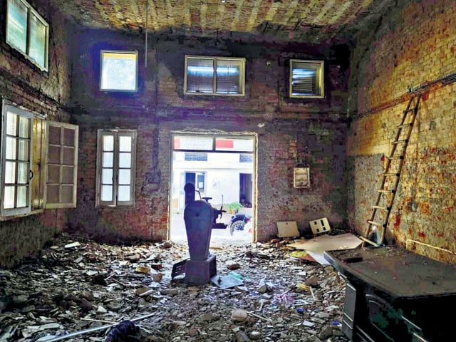 INTACH’s restoration uses lime mortar, terracotta tiles, and original designs to revive the 1934 landmark — a living part of Delhi’s postal story. (HT Photo) INTACH’s restoration uses lime mortar, terracotta tiles, and original designs to revive the 1934 landmark — a living part of Delhi’s postal story. (HT Photo)