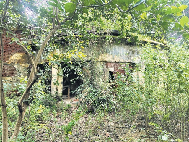 INTACH has listed the 1850s Civil Lines Post Office site as “heritage at risk”, warning that this rare colonial relic could soon be lost without restoration. (HT Photo) INTACH has listed the 1850s Civil Lines Post Office site as “heritage at risk”, warning that this rare colonial relic could soon be lost without restoration. (HT Photo)