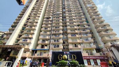 According to police, while the broker and his friend were checking the apartment, the man received a phone call and stepped into another room. Moments later, he fell from the balcony attached to that room. (Sakib Ali/HT Photo) According to police, while the broker and his friend were checking the apartment, the man received a phone call and stepped into another room. Moments later, he fell from the balcony attached to that room. (Sakib Ali/HT Photo)