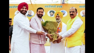 Haryana CM Nayab Singh Saini, Union minister of state Ravneet Singh Bittu, felicitate Akali Dal leader Jagdeep Singh Cheema after he joined the BJP in Chandigarh on Monday. (Sourced) Haryana CM Nayab Singh Saini, Union minister of state Ravneet Singh Bittu, felicitate Akali Dal leader Jagdeep Singh Cheema after he joined the BJP in Chandigarh on Monday. (Sourced)