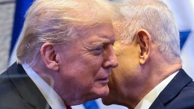 U.S. President Donald Trump and Israeli Prime Minister Benjamin Netanyahu at the Knesset on the day of Trump's address, amid a U.S.-brokered prisoner-hostage swap and ceasefire deal between Israel and Hamas, in Jerusalem, October 13, 2025. REUTERS/Evelyn Hockstein/Pool (REUTERS)
