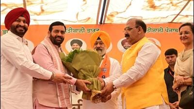 Jagdeep Singh Cheema (centre) being welcomed into the BJP by Haryana CM Nayab Singh Saini , Union minister Ravneet Singh Bittu and Punjab BJP working president Ashwani Sharma in Chandigarh on Monday. (Ravi Kumar/HT)