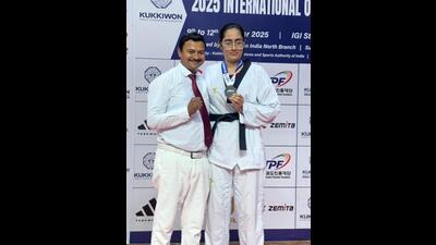 Karnal girl Rishita Dang with her coach. (HT Photo)