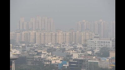 Morning smog engulfs Sector 44 near Millennium City Centre metro station in Gurugram on Monday. (Parveen Kumar/HT) Morning smog engulfs Sector 44 near Millennium City Centre metro station in Gurugram on Monday. (Parveen Kumar/HT)