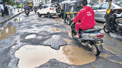 Mumbai, India - July 15, 2025: Potholes on the road in Mumbai's Bandra Kurla Complex in Mumbai, India, on Tuesday, July 15, 2025. (Photo by Satish Bate/ Hindustan Times) (Hindustan Times) Mumbai, India - July 15, 2025: Potholes on the road in Mumbai's Bandra Kurla Complex in Mumbai, India, on Tuesday, July 15, 2025. (Photo by Satish Bate/ Hindustan Times) (Hindustan Times)