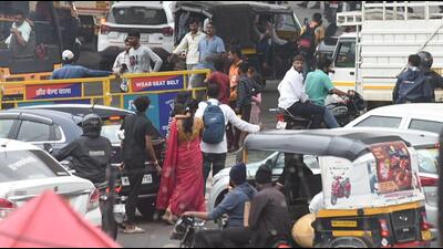 Policing of traffic in most cities is virtually non-existent, except for rent-seeking. This pushes up safety risks, especially for pedestrians. (HT Photo) Policing of traffic in most cities is virtually non-existent, except for rent-seeking. This pushes up safety risks, especially for pedestrians. (HT Photo)
