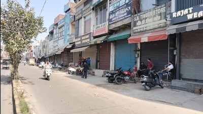 Traders downed shutters in solidarity with the victims of the firing incident, in which two youths were shot dead and four others injured by unidentified bike-borne assailants. (HT Photo) Traders downed shutters in solidarity with the victims of the firing incident, in which two youths were shot dead and four others injured by unidentified bike-borne assailants. (HT Photo)
