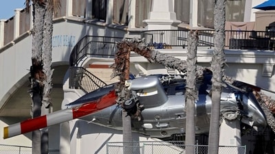 HUNTINGTON BEACH, CALIFORNIA - OCTOBER 11: The wreckage of a helicopter that crashed is seen on Pacific Coast Highway on October 11, 2025 in Huntington Beach, California. Five people were reportedly onboard and transported to a local hospital. Michael Heiman/Getty Images/AFP (Photo by Michael HEIMAN / GETTY IMAGES NORTH AMERICA / Getty Images via AFP) (Getty Images via AFP) HUNTINGTON BEACH, CALIFORNIA - OCTOBER 11: The wreckage of a helicopter that crashed is seen on Pacific Coast Highway on October 11, 2025 in Huntington Beach, California. Five people were reportedly onboard and transported to a local hospital. Michael Heiman/Getty Images/AFP (Photo by Michael HEIMAN / GETTY IMAGES NORTH AMERICA / Getty Images via AFP) (Getty Images via AFP)
