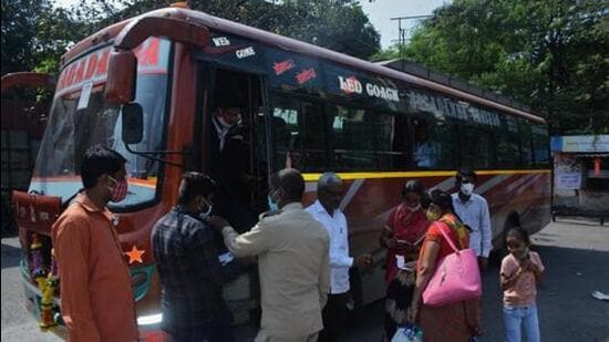 Thane, India - November 11, 2021: Thane RTO allows private bus services from Vandana Cinema ST Bus Depot as commuters face problems due to the ongoing MSRTC strike, in Thane, Mumbai, India, on Thursday, November 11, 2021. (Praful Gangurde/HT Photo) (HT PHOTO)