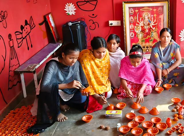 The Gurugram NGO trained 50 women to handcraft diyas from donated materials, giving them income, pride, and festive independence this Diwali. (HT Photo) The Gurugram NGO trained 50 women to handcraft diyas from donated materials, giving them income, pride, and festive independence this Diwali. (HT Photo)