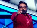 బిగ్ బాస్‌పై నిషేధం విధించండి.. మరీ నీచంగా చూపిస్తున్నారు.. కిస్సింగ్, బెడ్‌రూమ్ సీన్లు చూపిస్తున్నారు: తమిళనాడు నేత