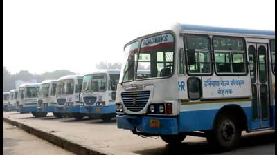 A senior DST official said that buses which earlier operated during night hours have been reassigned to these busy daytime routes to cater to the surge in demand. (HT Archive) A senior DST official said that buses which earlier operated during night hours have been reassigned to these busy daytime routes to cater to the surge in demand. (HT Archive)