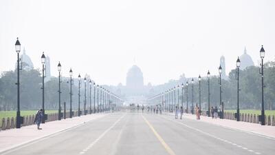A thin layer of smog engulfs Kartavya Path in New Delhi. (ANI) A thin layer of smog engulfs Kartavya Path in New Delhi. (ANI)